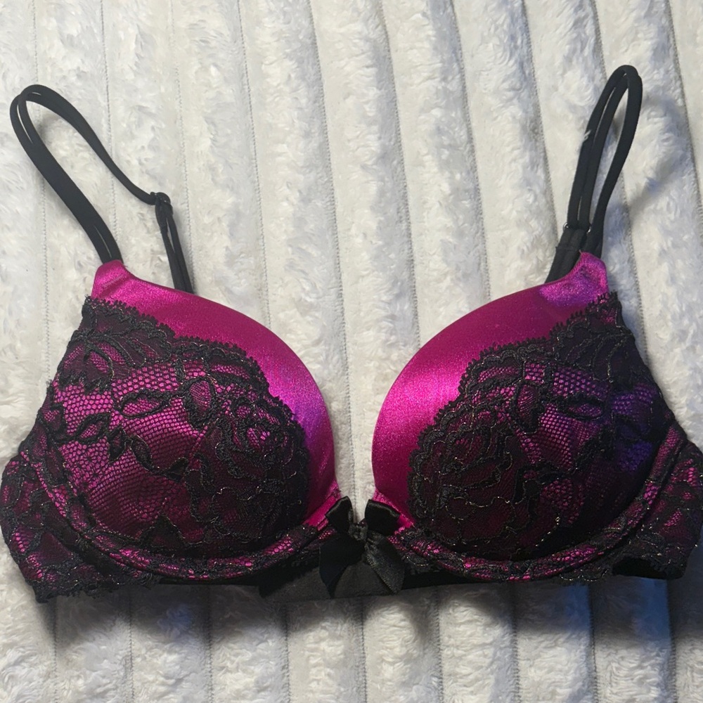 Victoria’s Secret Very Sexy Plunge Lace Trimmed Bra in Fuchsia and Black